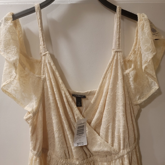 Torrid Ivory Lace Cold Shoulder Skater Dress 1X NWT - Picture 11 of 12